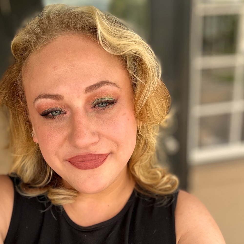 Meet your Posher, Emily